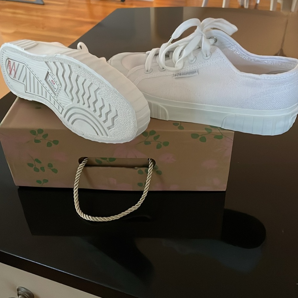 Classic white SUPERGA Sneaker, size 7 1/2, womens - Picture 2 of 3